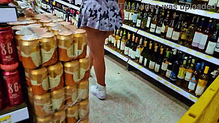 Venezuelan hotwife flashing her big booty in a supermarket in Medellin, Colombia (Cuckold filming)