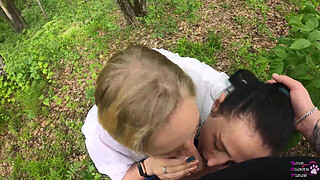 Amateur threeway blowjob outdoors