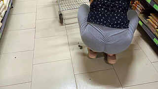 I found the hot babe from the gym shopping, and invited her to fuck. (PART 1)