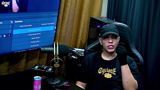 Renatinha Mello leaves Ruan's penis hard as a rock with just one kiss, she gave his cock a nice touch - Podcast Pápum no Barraco!