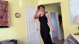 Best friends STEPMOM has a Huge Arse Swallows Cock in Ripped Yoga Pants