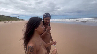 Friends like to fuck on the beach to admire nature.