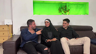 First Doble Penetration to Aaliyah Yasin!! Threeway With Hijab and Hard Sex