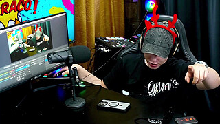 Psy Lunar got really horny in the middle of the Podcast, she started fingering herself really nicely, how delicious! - Podcast Pápum no Barraco!