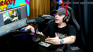 Psy Lunar got really horny in the middle of the Podcast, she started fingering herself really nicely, how delicious! - Podcast Pápum no Barraco!