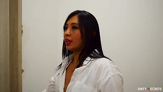 REAL ESTATE AGENT FUCKS A CLIENT WHILE SHOWING A HOUSE