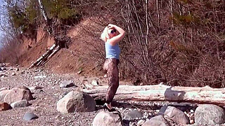 Fishnet pantyhose on big arse