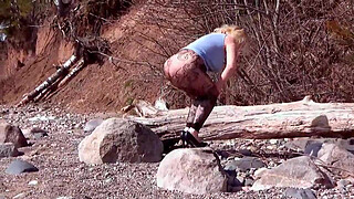 Fishnet pantyhose on big arse