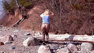 Fishnet pantyhose on big arse