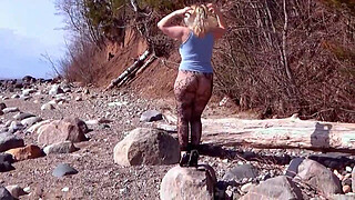 Fishnet pantyhose on big arse