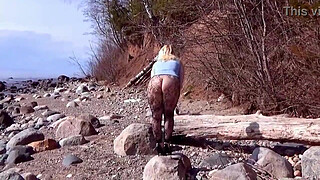 Fishnet pantyhose on big arse