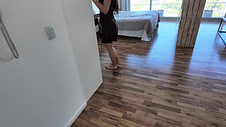 MILF let pizza delivery guy suck her nipples instead of a tip