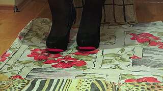 Pissing and trampling on a dildo. A curvy MILF with a hairy cunt produces a lot of urine. Dirty foot fetish.