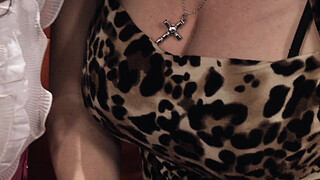 Brunette mom Rayveness Gets It On With The Experienced Mandy More