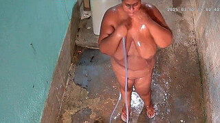 <censored> records stepmother taking a bath and showing it in the backyard