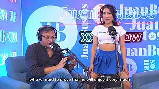 Little kinky Colombian Mayraoficial cums on the Sybian machine - Juan Bustos Podcast