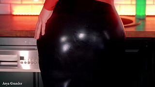 Latex Rubber Fetish MILF