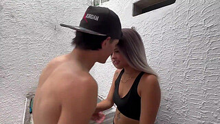 HOMEMADE SEX WITH RASHEL'S BITCH IN THE CLOTHES YARD, SHE GIVES ME A GOOD BLOWJOB AND GIVES ME HER NICE PUSSY WHEN SHE'S SURPRISED BY MY HUGE SHAFT