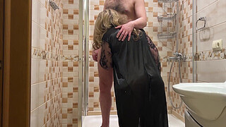 Stepmom washed stepson's penis in the bathroom and had sex with him