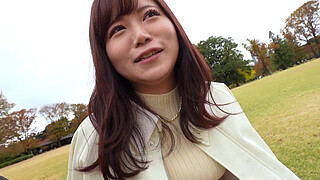 Part 1 [A beautiful woman who is trying to move up from friend to true love by showing off her H-cup big boobs]