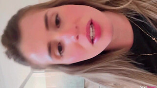 Masturbating HIDDENLY in the GYM bathroom - Aline Novak