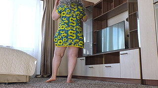 Sex at home with a MILF when she invited a neighbor to fuck her in the arse